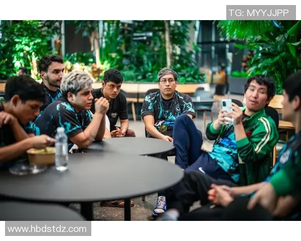 DOTA2战术解析:深入探讨V5战队的盯防策略与执行技巧 DOTA2战术解析:深入探讨V5战队的盯防策略与执行技巧