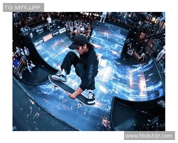 武汉城市马拉松赛中滑板队默契配合展现团队精神与竞技魅力 武汉城市马拉松赛中滑板队默契配合展现团队精神与竞技魅力